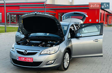 Универсал Opel Astra 2012 в 