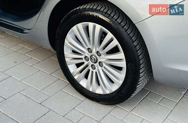 Универсал Opel Astra 2012 в 