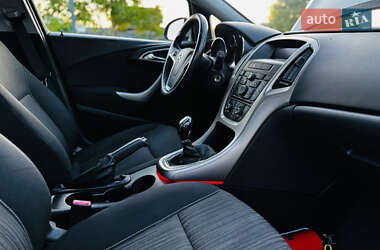 Универсал Opel Astra 2012 в 