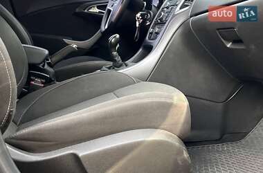 Универсал Opel Astra 2013 в 
