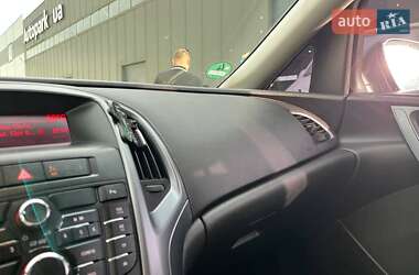Универсал Opel Astra 2013 в 