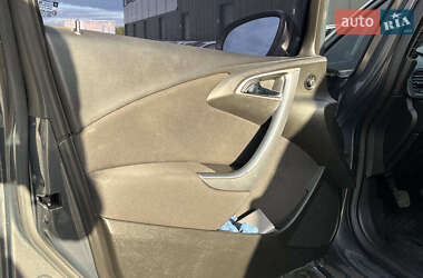 Универсал Opel Astra 2013 в 