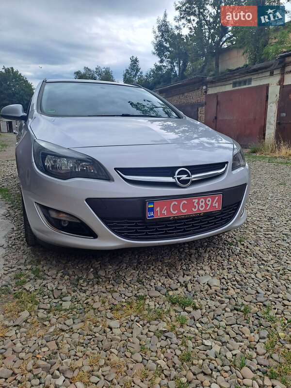 Универсал Opel Astra 2013 в Стрые