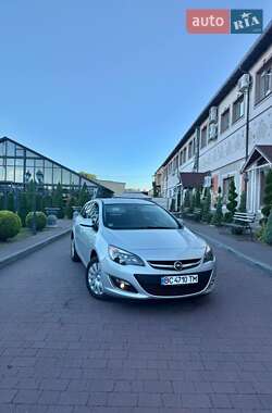 Универсал Opel Astra 2013 в Стрые