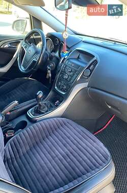 Універсал Opel Astra 2012 в Тернополі