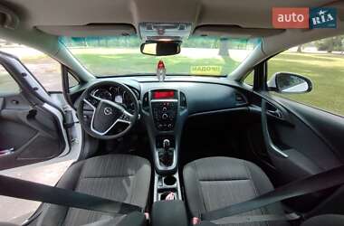 Универсал Opel Astra 2012 в 