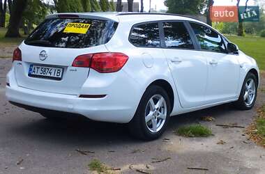 Универсал Opel Astra 2012 в 