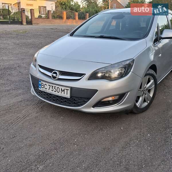 Универсал Opel Astra 2013 в Львове