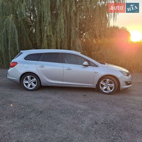 Универсал Opel Astra 2013 в Львове