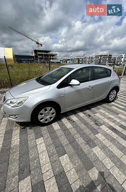Хэтчбек Opel Astra 2011 в Львове