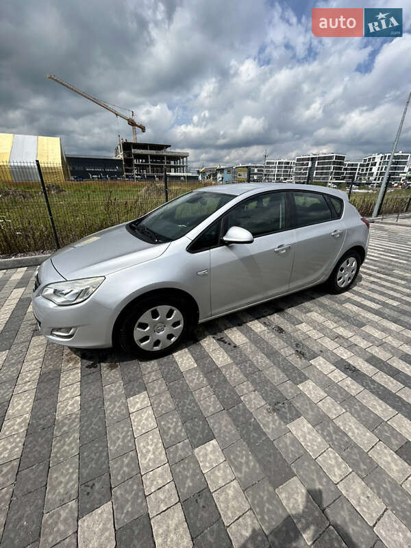 Opel Astra 2011