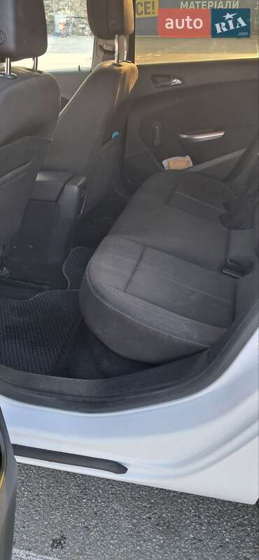 Универсал Opel Astra 2011 в Киеве