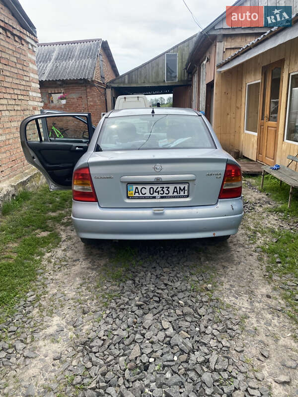 Седан Opel Astra 2004 в Луцке
