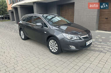 Универсал Opel Astra 2011 в Ивано-Франковске