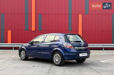 Хэтчбек Opel Astra 2008 в 