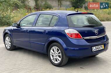 Хэтчбек Opel Astra 2006 в 