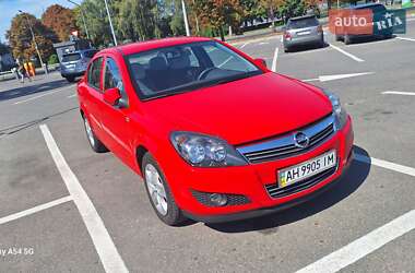 Седан Opel Astra 2013 в 