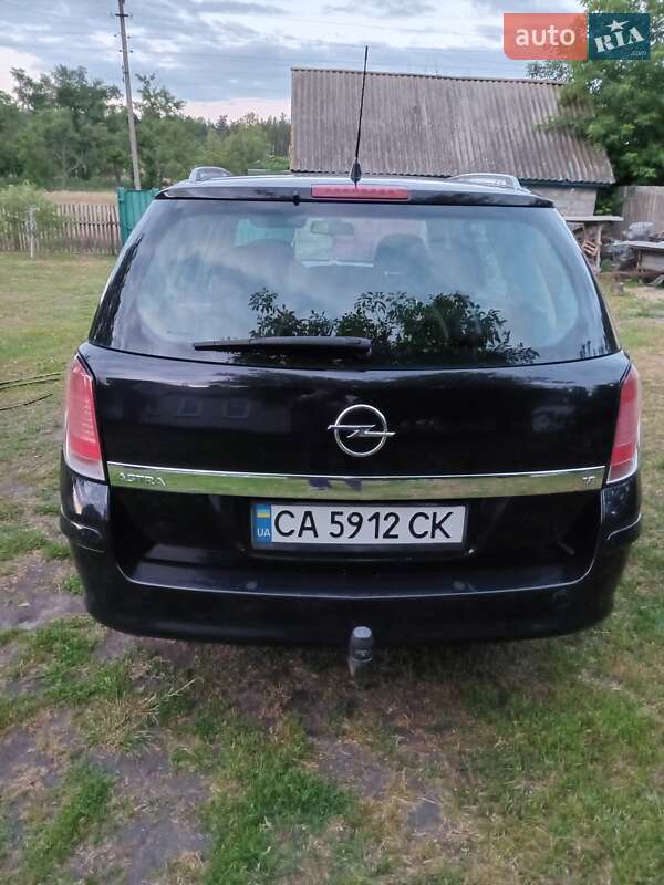 Универсал Opel Astra 2006 в Мошнах