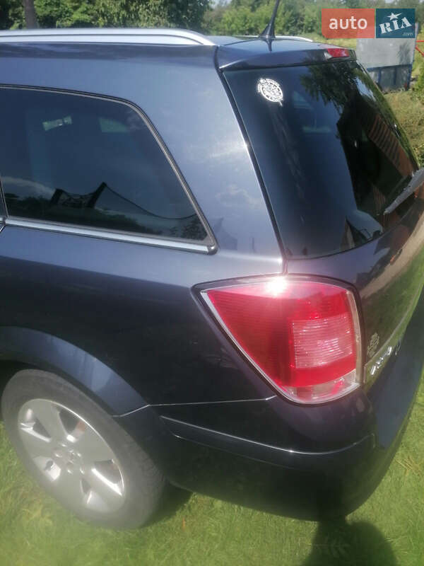 Универсал Opel Astra 2008 в Липовце