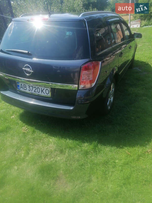 Универсал Opel Astra 2008 в Липовце