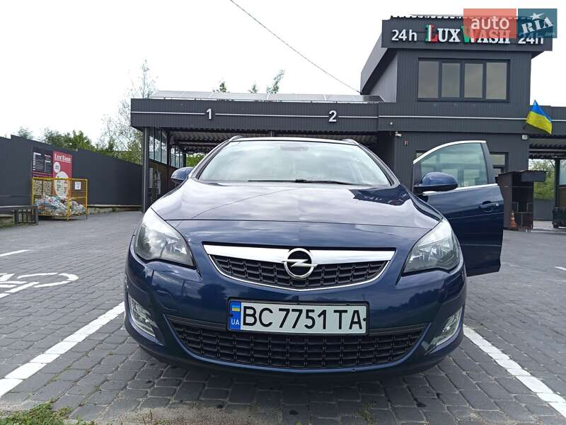 Opel Astra 2012