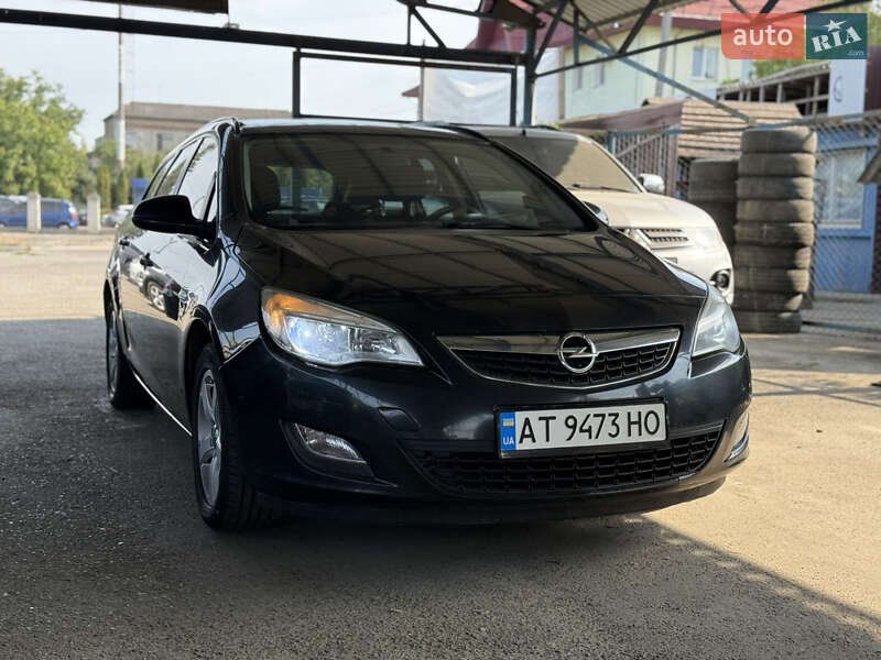 Универсал Opel Astra 2011 в Ивано-Франковске