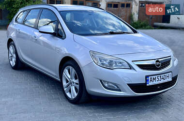Универсал Opel Astra 2012 в 