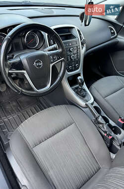 Универсал Opel Astra 2012 в 