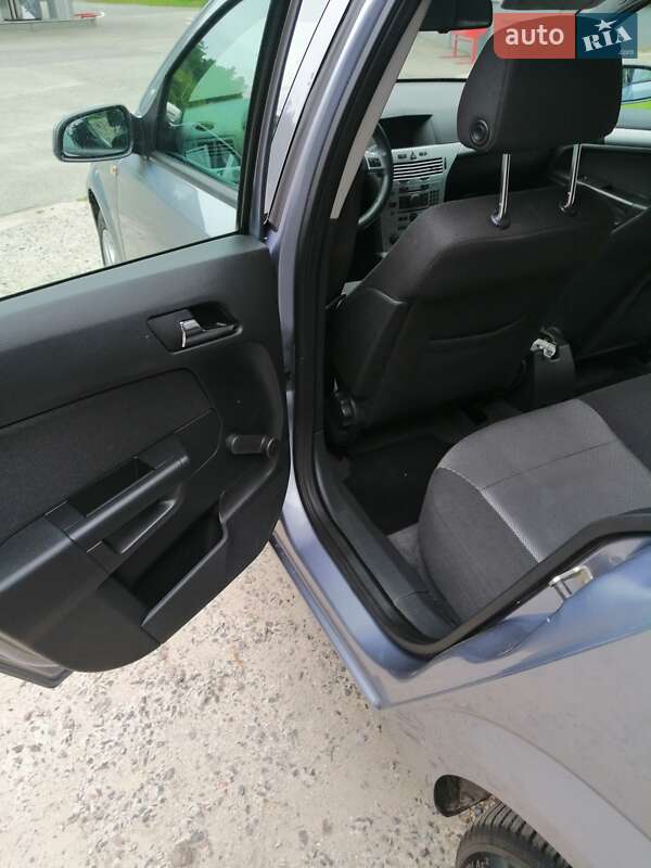 Хэтчбек Opel Astra 2009 в Василькове