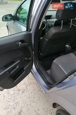 Хэтчбек Opel Astra 2009 в 