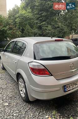 Хэтчбек Opel Astra 2004 в 