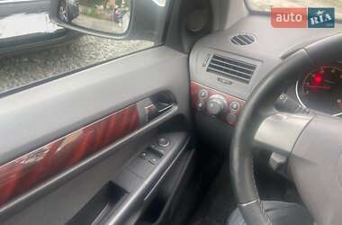 Хэтчбек Opel Astra 2004 в 