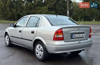 Седан Opel Astra 2008 в 