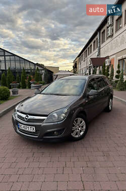 Универсал Opel Astra 2010 в 