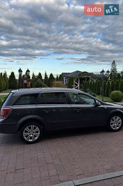 Универсал Opel Astra 2010 в 