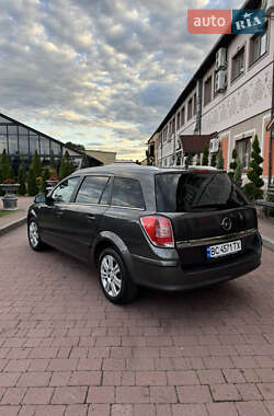Универсал Opel Astra 2010 в 