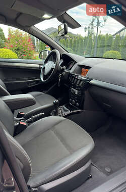 Универсал Opel Astra 2010 в 