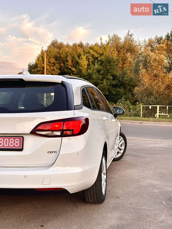 Универсал Opel Astra 2018 в Глухове