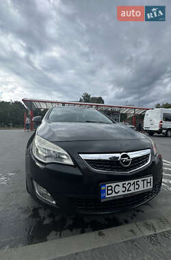 Универсал Opel Astra 2012 в Новояворовске
