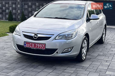 Универсал Opel Astra 2012 в Ровно