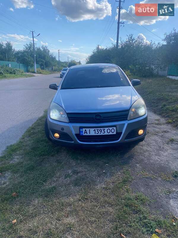 Хэтчбек Opel Astra 2006 в Узине