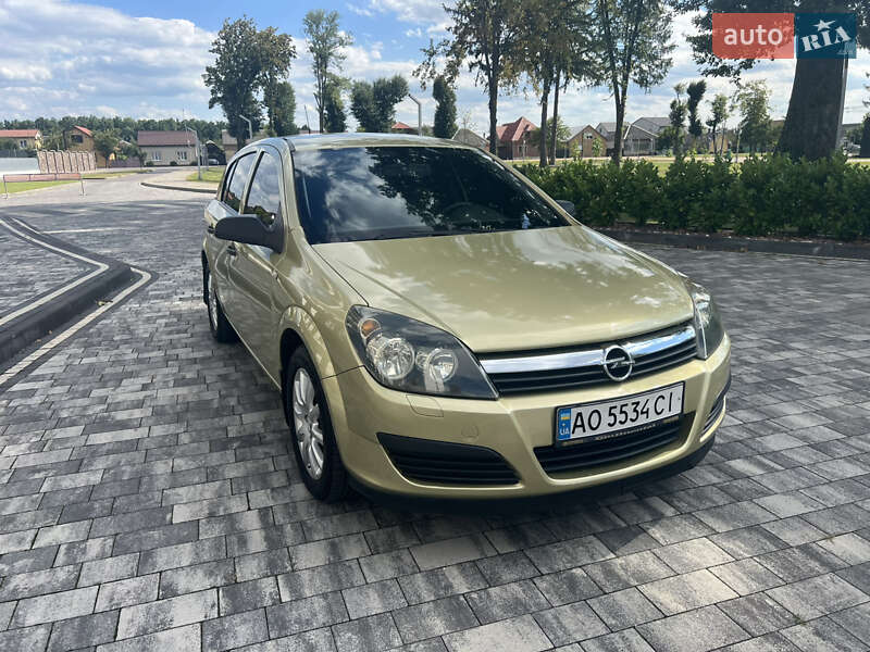 Хэтчбек Opel Astra 2005 в Мукачево