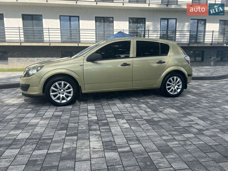 Хэтчбек Opel Astra 2005 в Мукачево