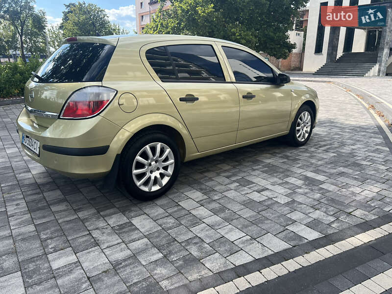 Хэтчбек Opel Astra 2005 в Мукачево