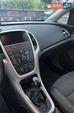 Универсал Opel Astra 2012 в 