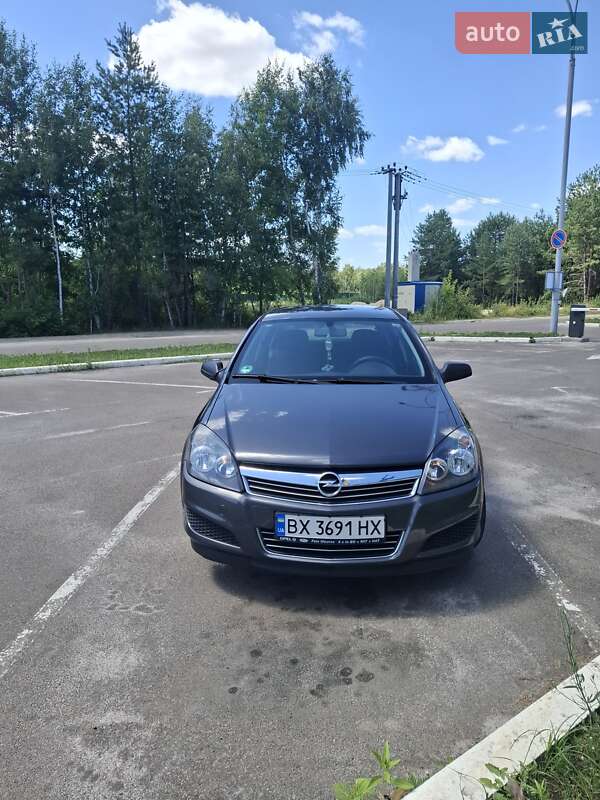 Хэтчбек Opel Astra 2009 в 