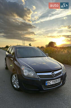 Універсал Opel Astra 2010 в Дрогобичі