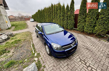 Хэтчбек Opel Astra 2006 в 