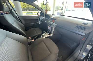 Седан Opel Astra 2013 в 
