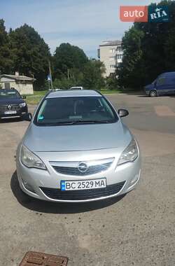 Универсал Opel Astra 2011 в Львове